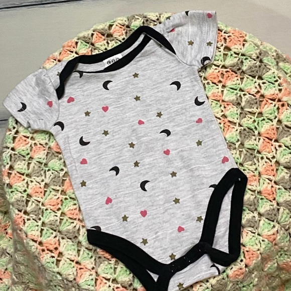 EUC CJP s/s onesie. - Picture 2 of 4